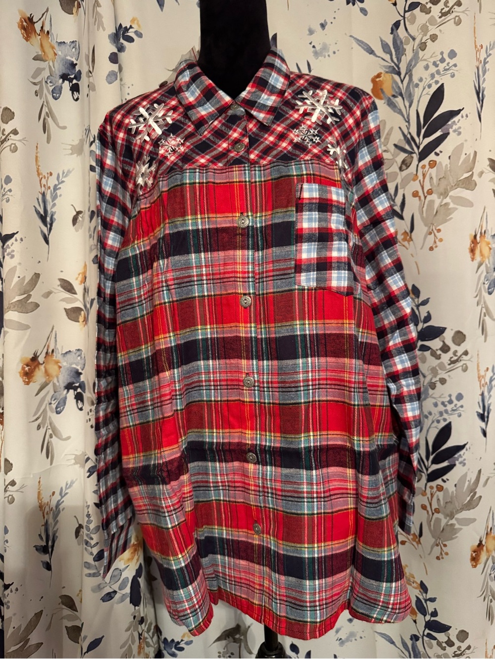 Red Plaid Ladies Button-Up Shirt with Embroidered Holiday Yoke Size 2XL B10